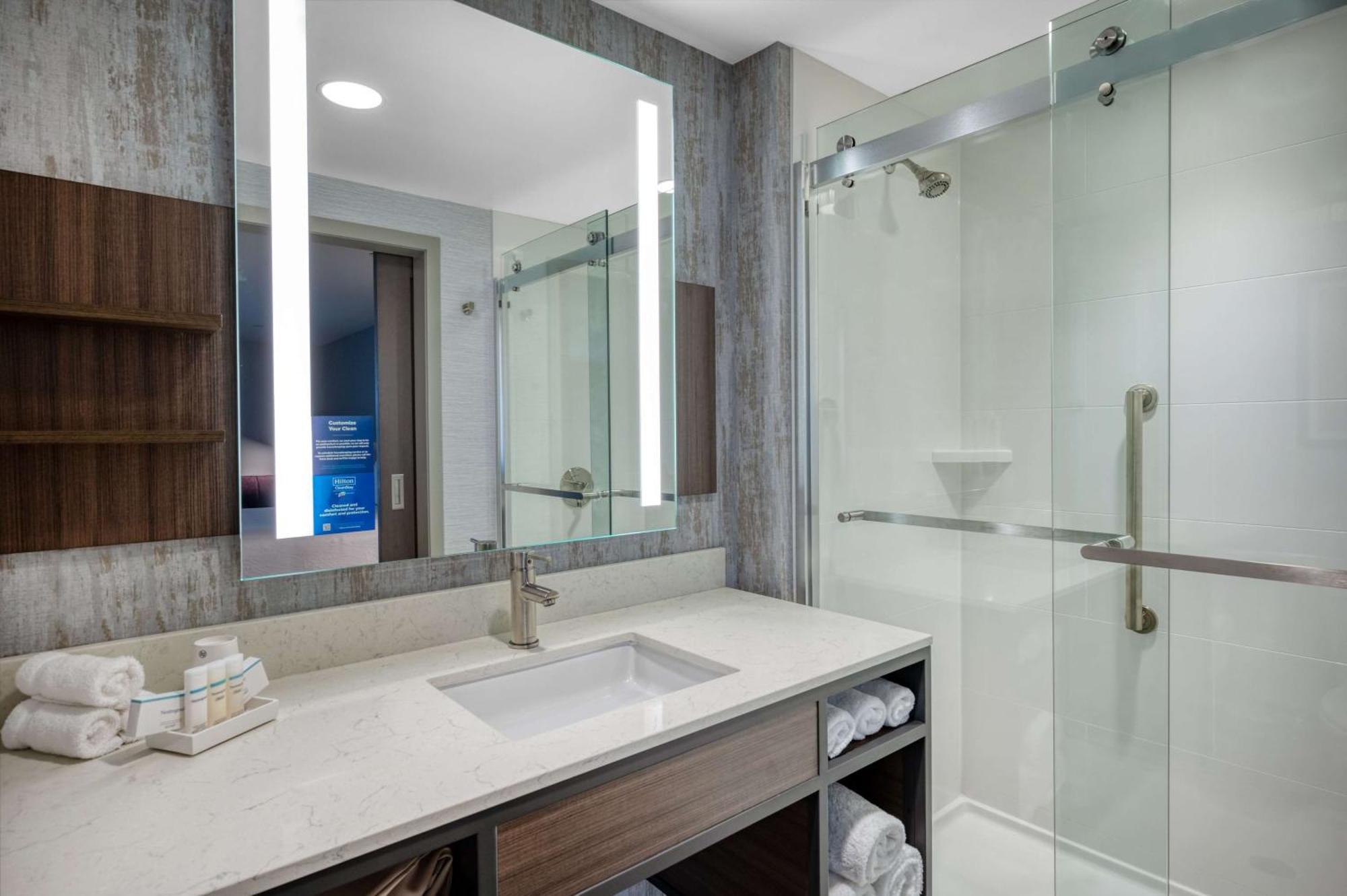 Hilton Garden Inn Boston Logan Airport Bagian luar foto