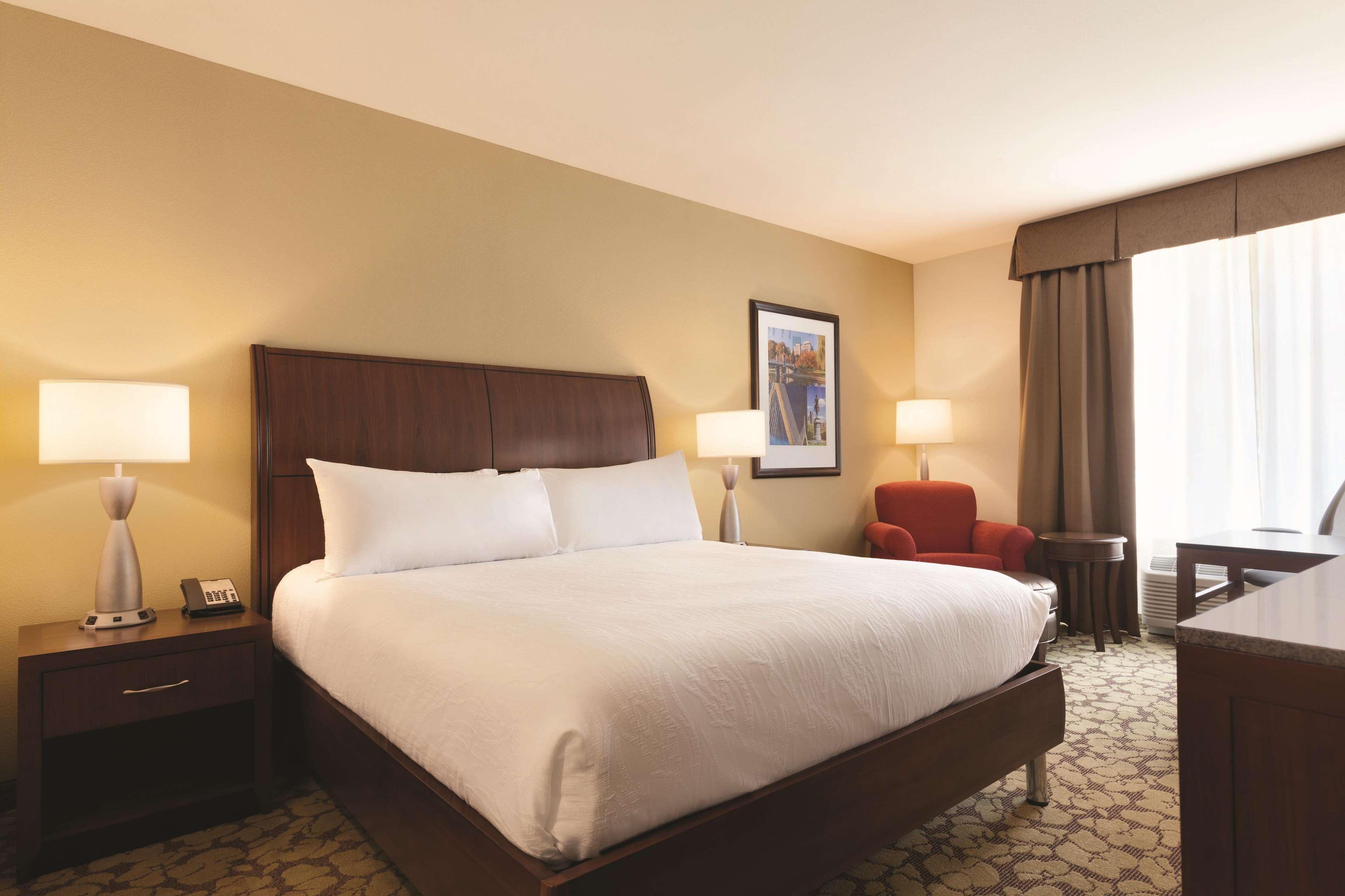 Hilton Garden Inn Boston Logan Airport Bagian luar foto