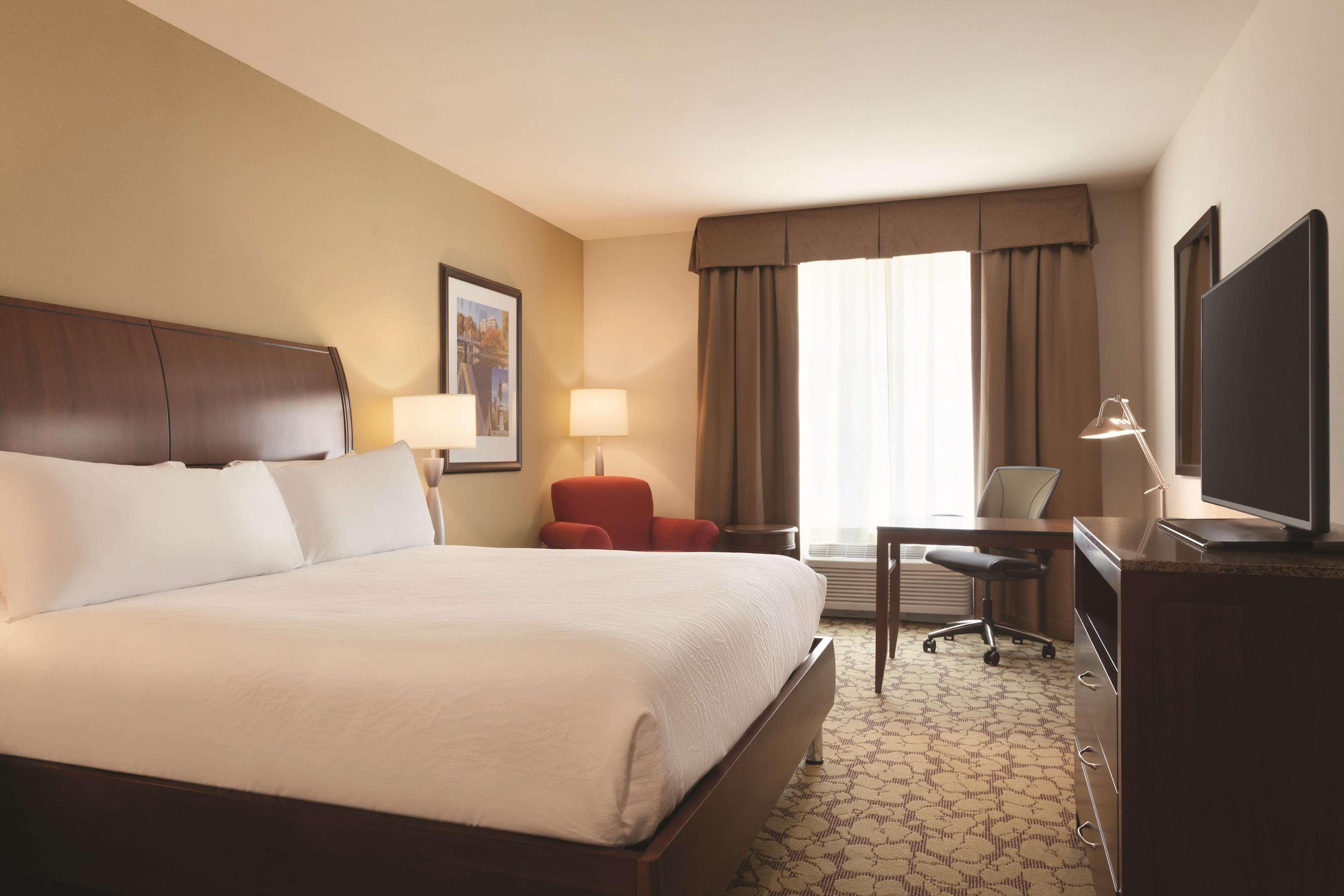 Hilton Garden Inn Boston Logan Airport Bagian luar foto