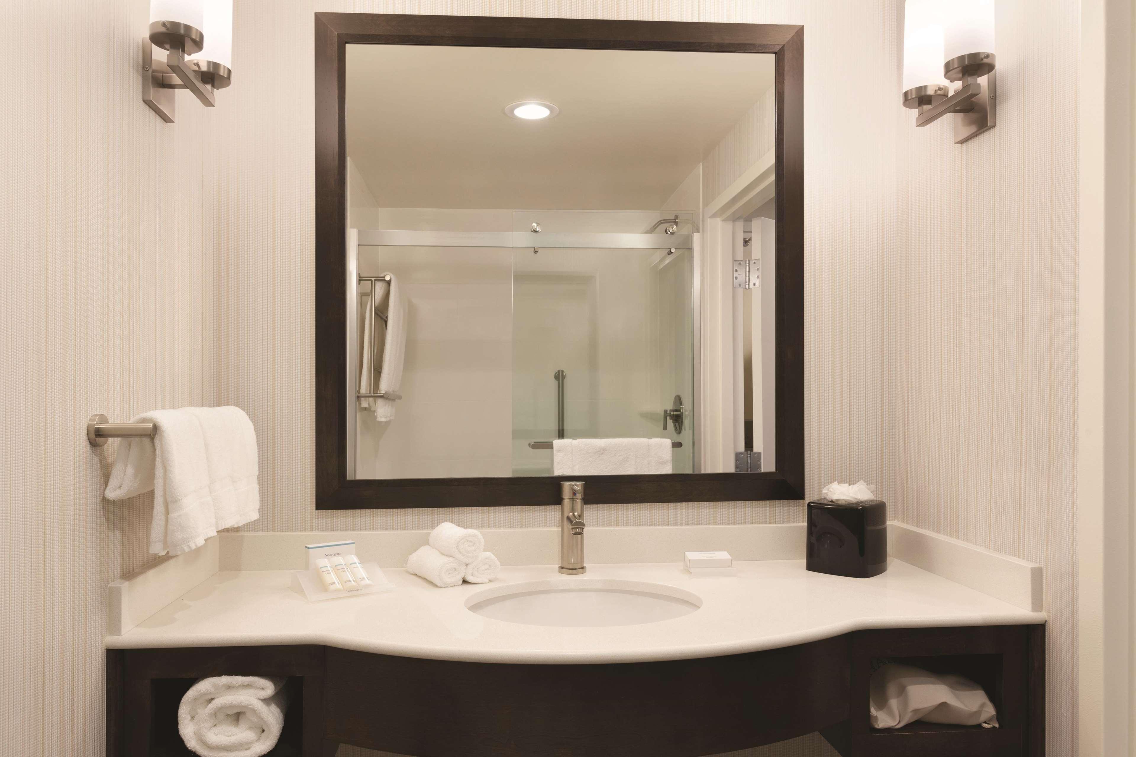 Hilton Garden Inn Boston Logan Airport Bagian luar foto