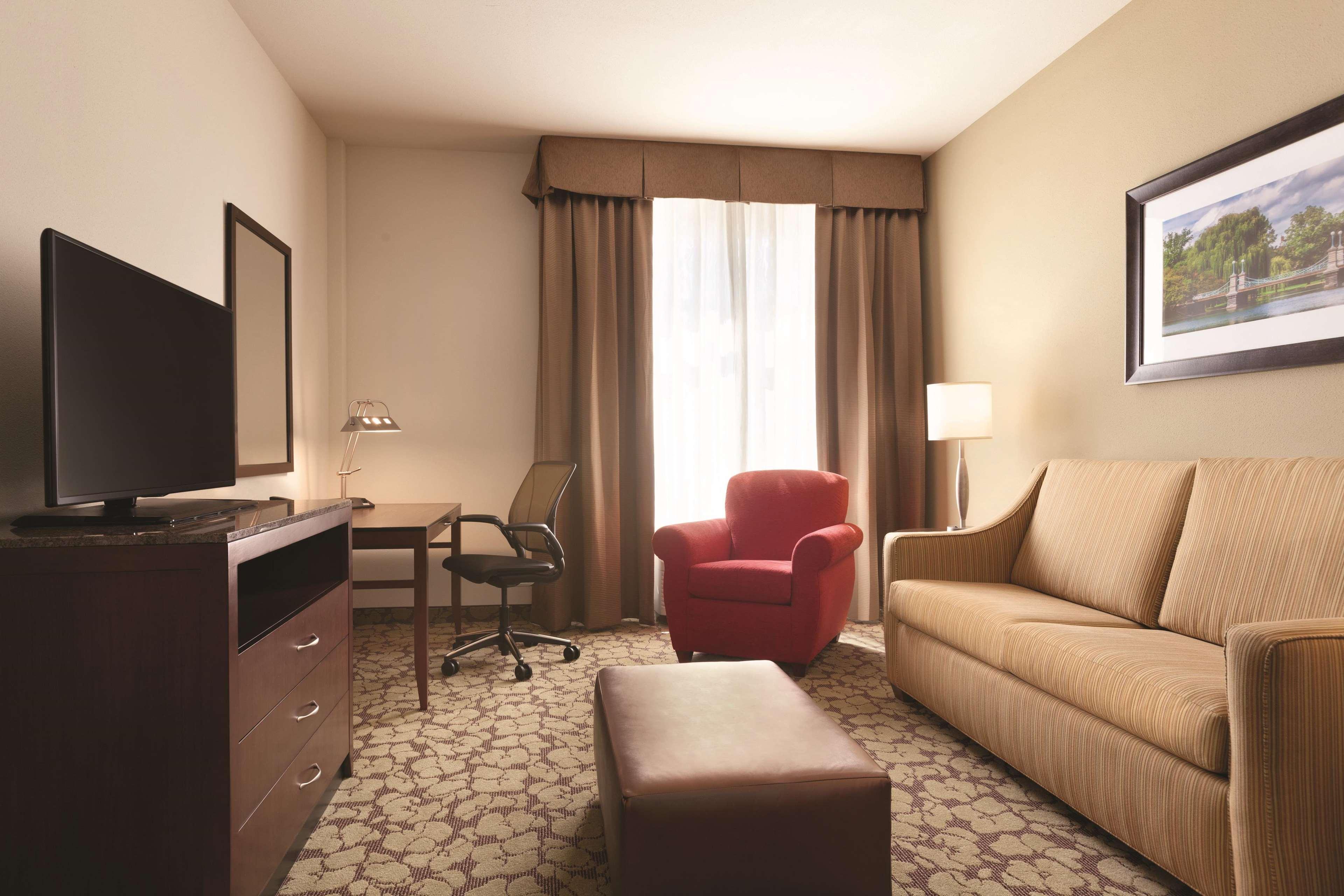 Hilton Garden Inn Boston Logan Airport Bagian luar foto