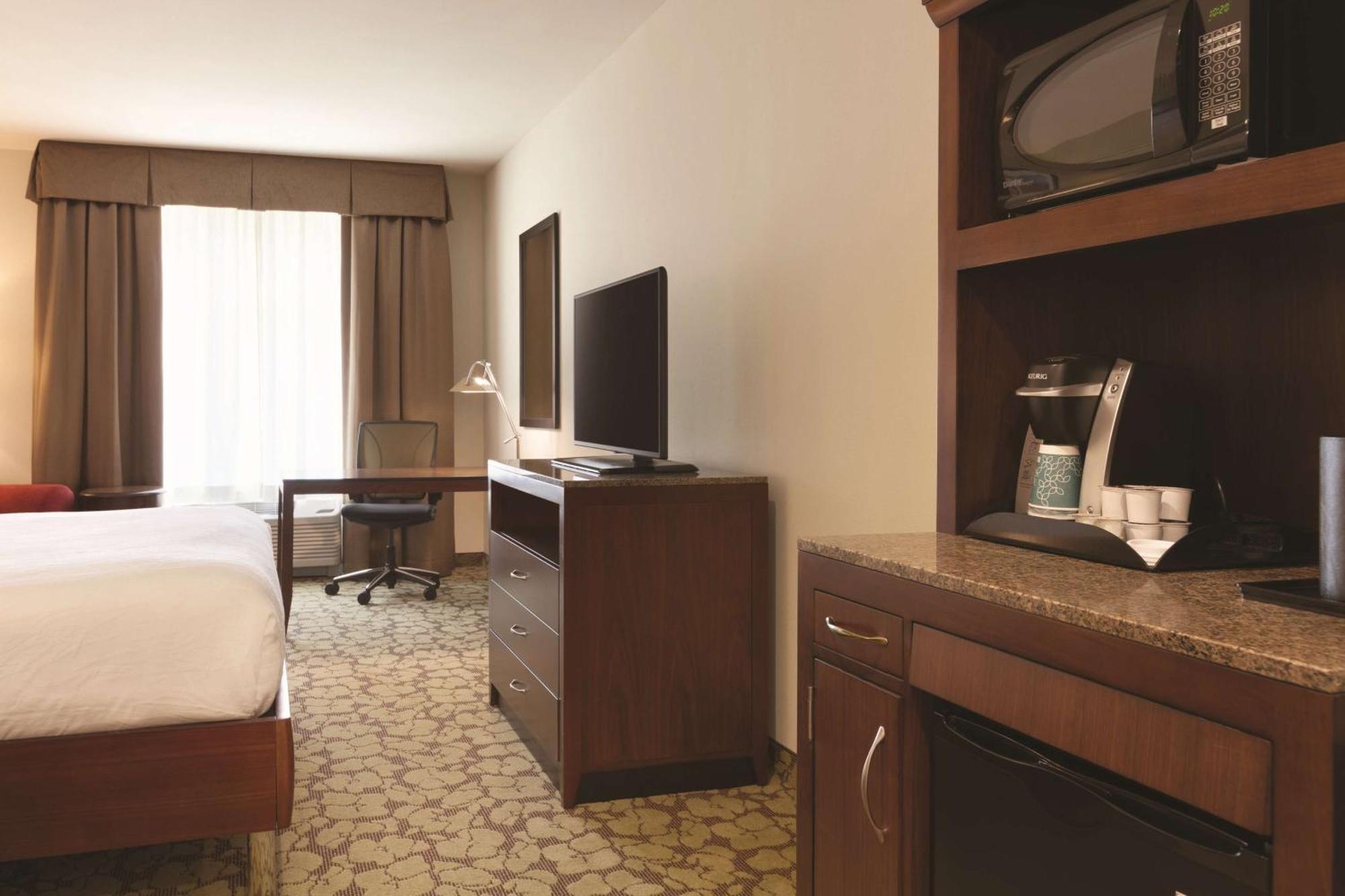 Hilton Garden Inn Boston Logan Airport Bagian luar foto