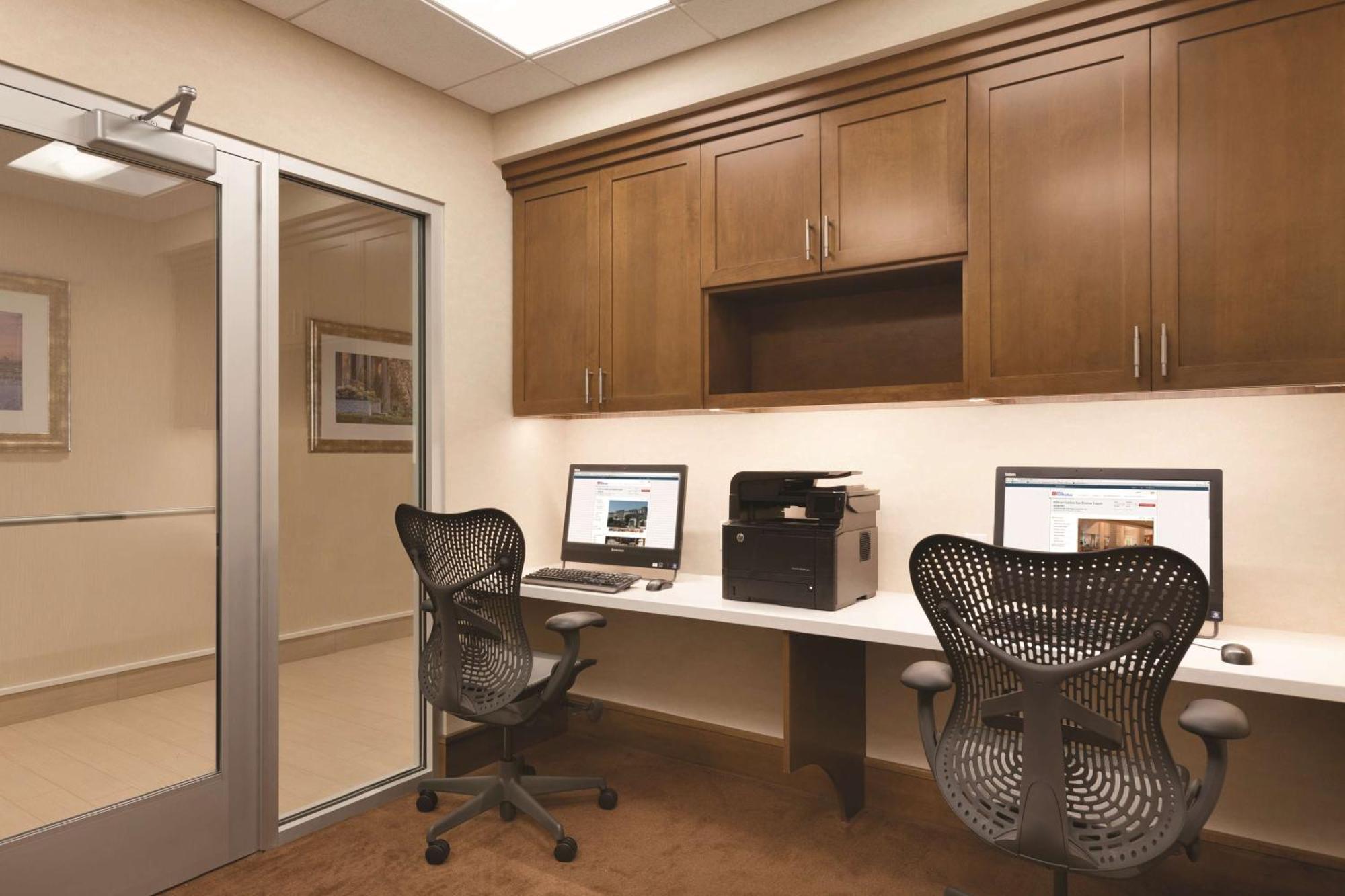 Hilton Garden Inn Boston Logan Airport Bagian luar foto