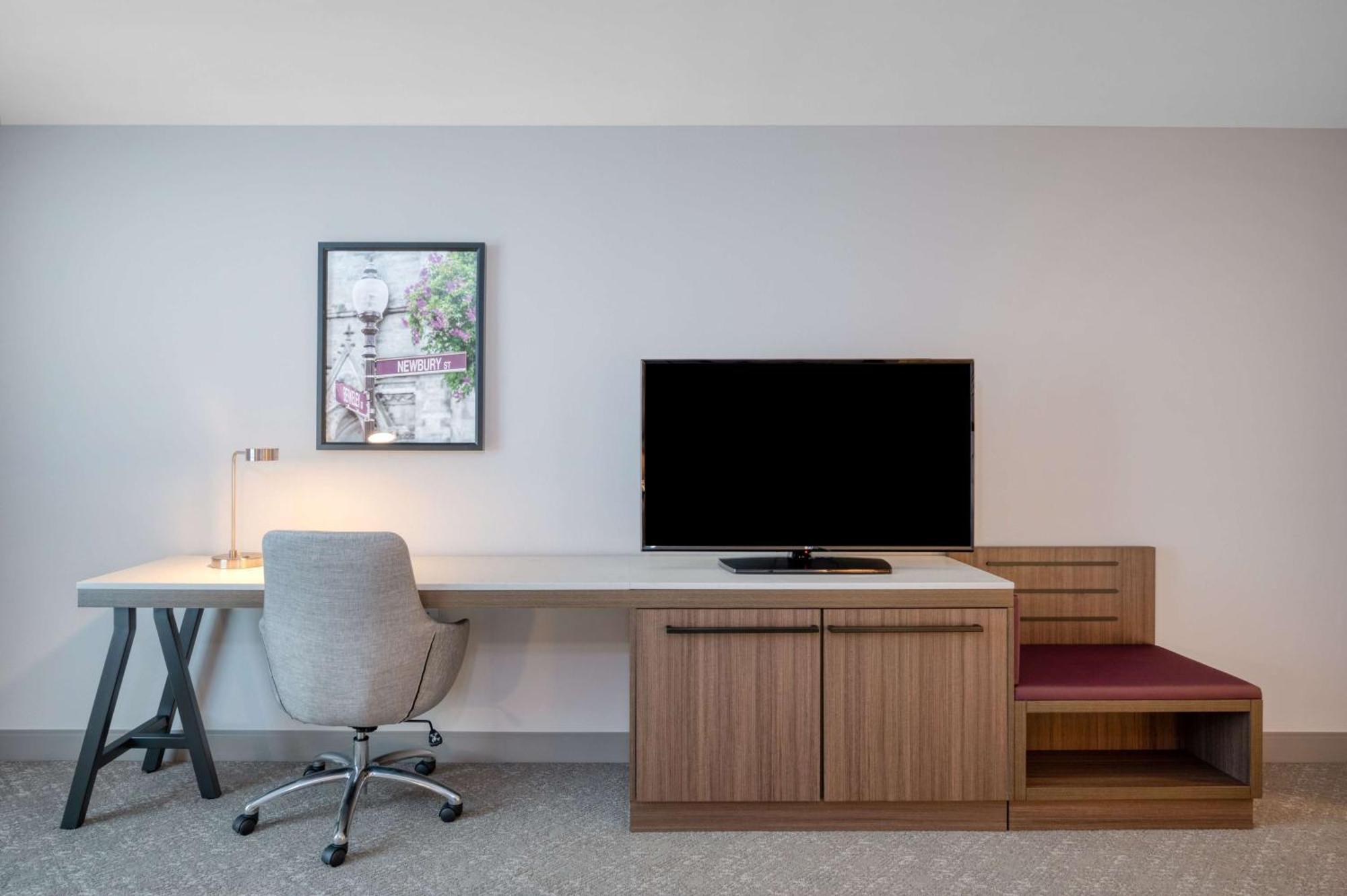 Hilton Garden Inn Boston Logan Airport Bagian luar foto