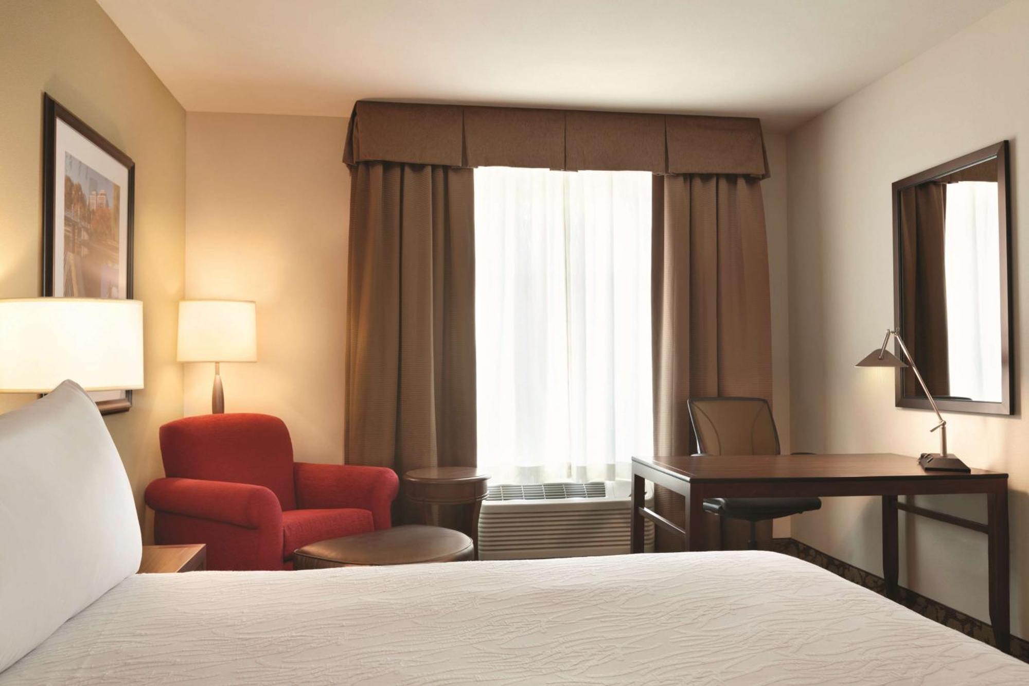 Hilton Garden Inn Boston Logan Airport Bagian luar foto