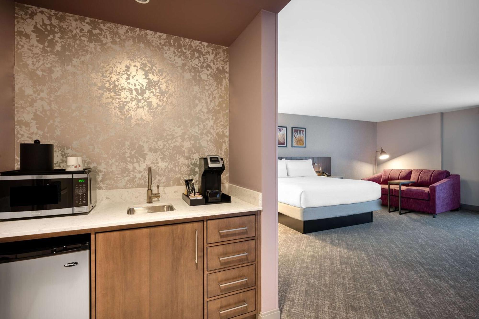 Hilton Garden Inn Boston Logan Airport Bagian luar foto