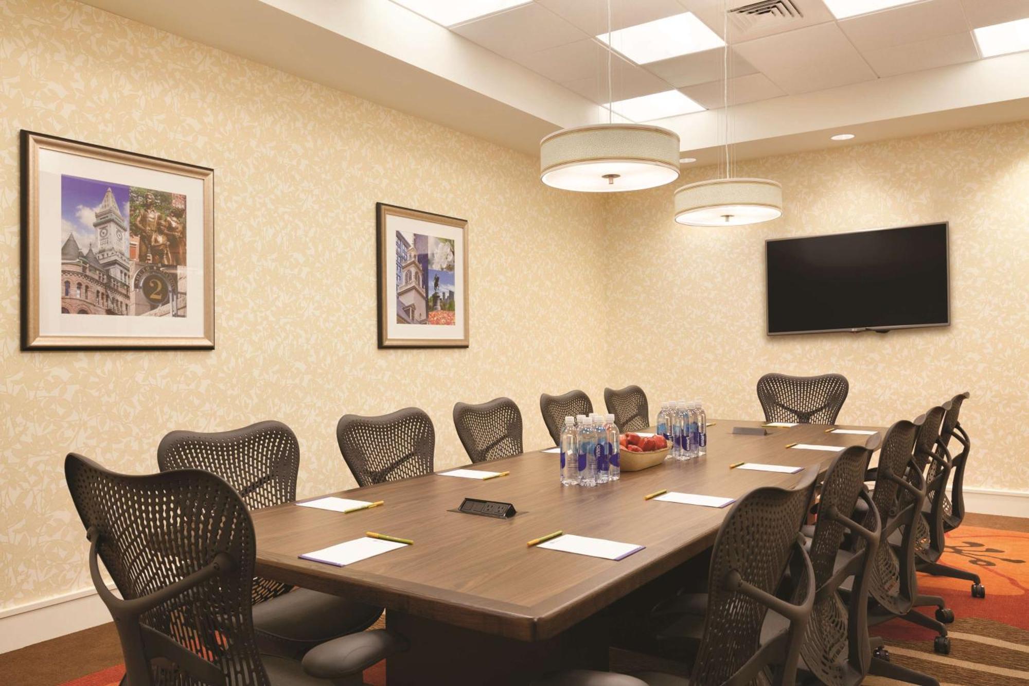 Hilton Garden Inn Boston Logan Airport Bagian luar foto