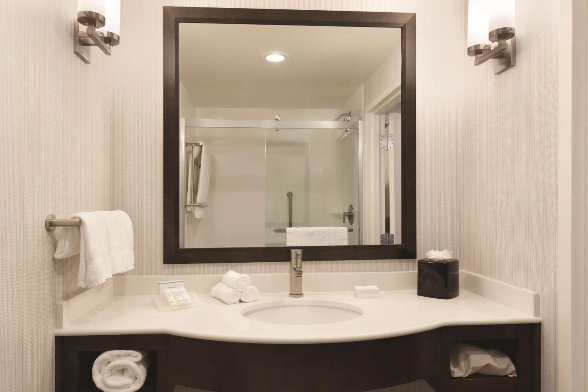 Hilton Garden Inn Boston Logan Airport Bagian luar foto