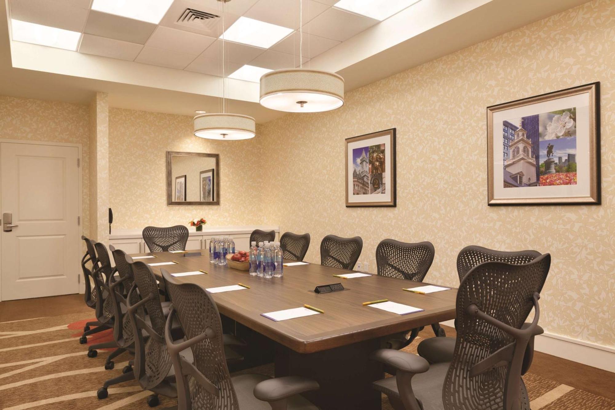 Hilton Garden Inn Boston Logan Airport Bagian luar foto