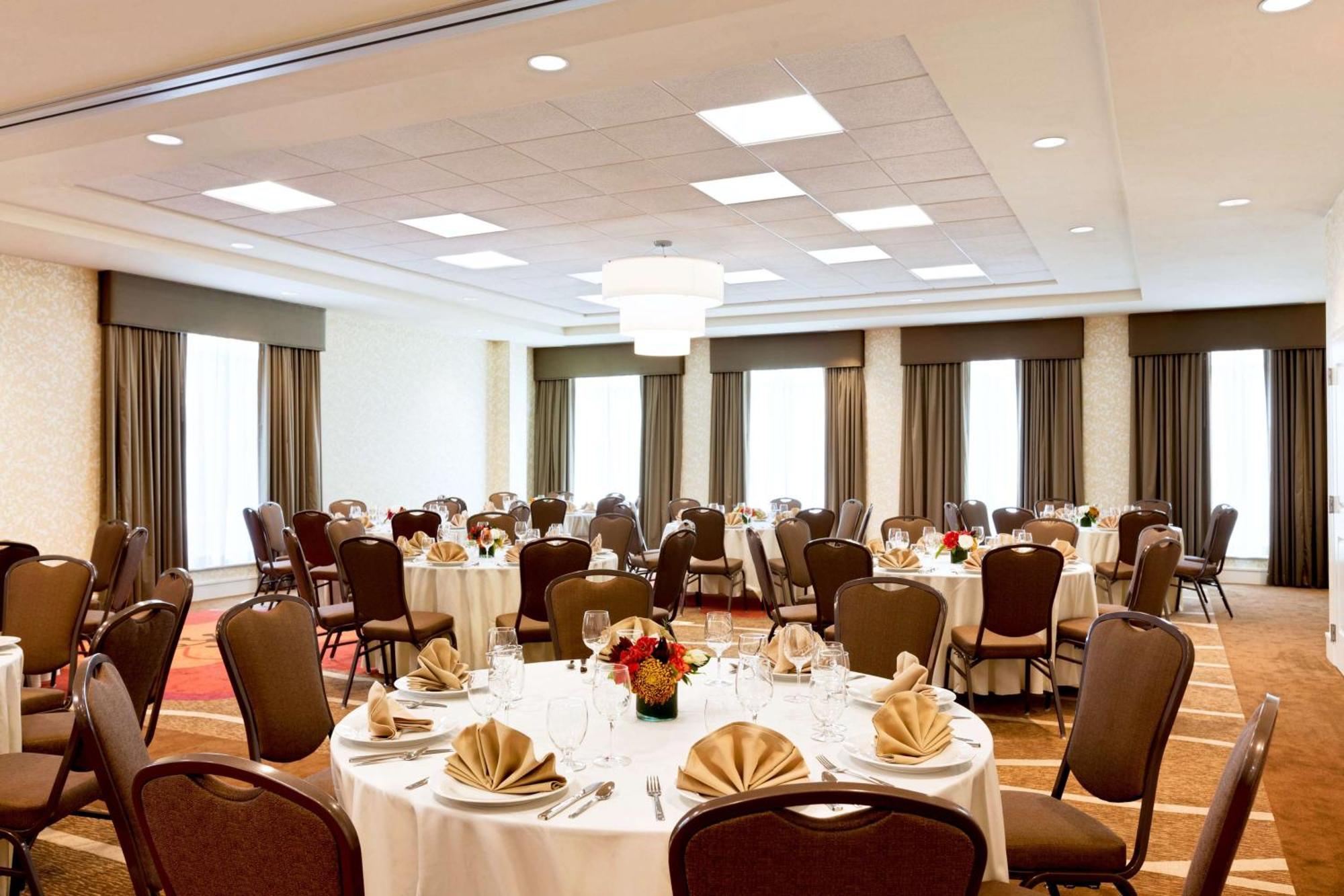 Hilton Garden Inn Boston Logan Airport Bagian luar foto