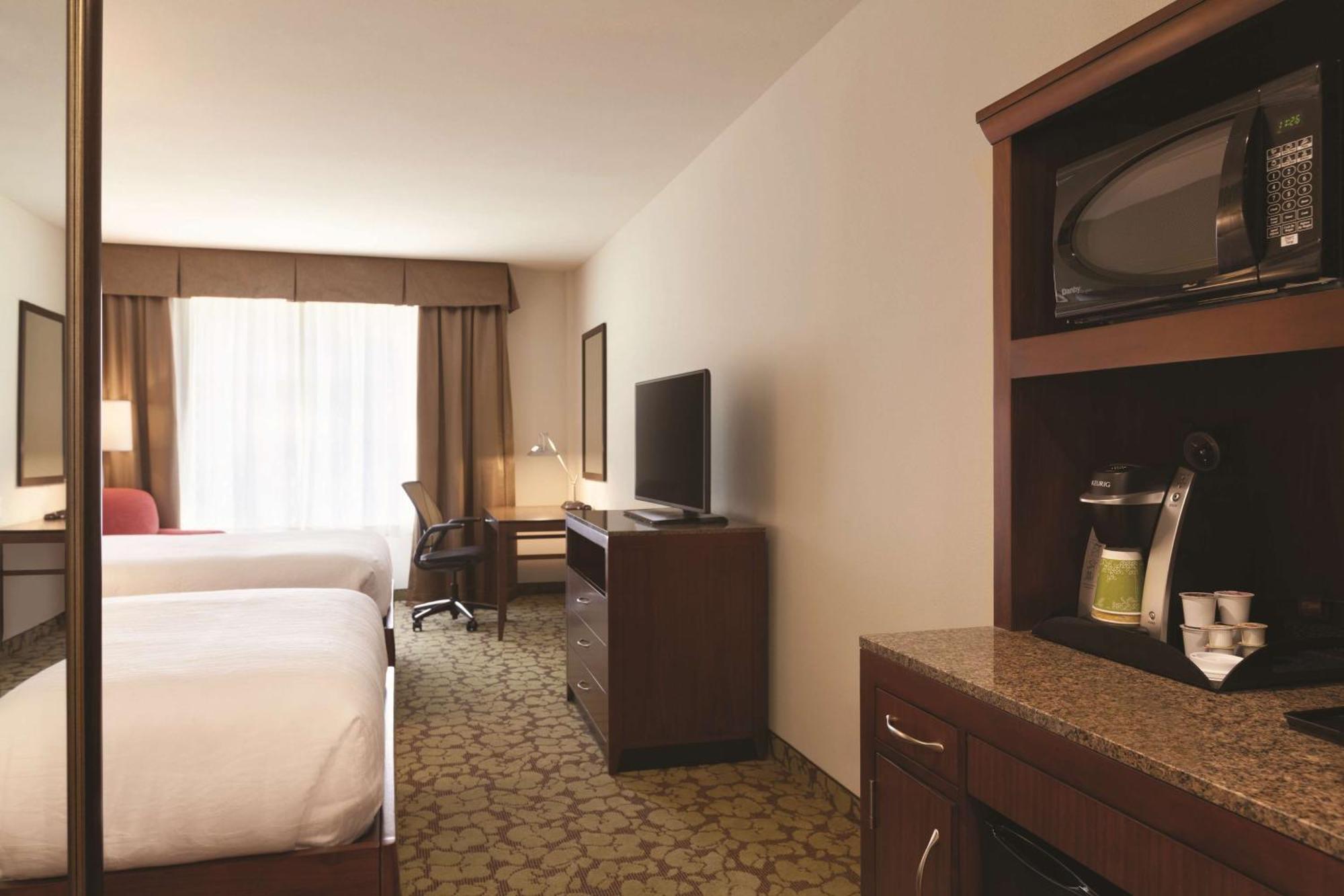 Hilton Garden Inn Boston Logan Airport Bagian luar foto