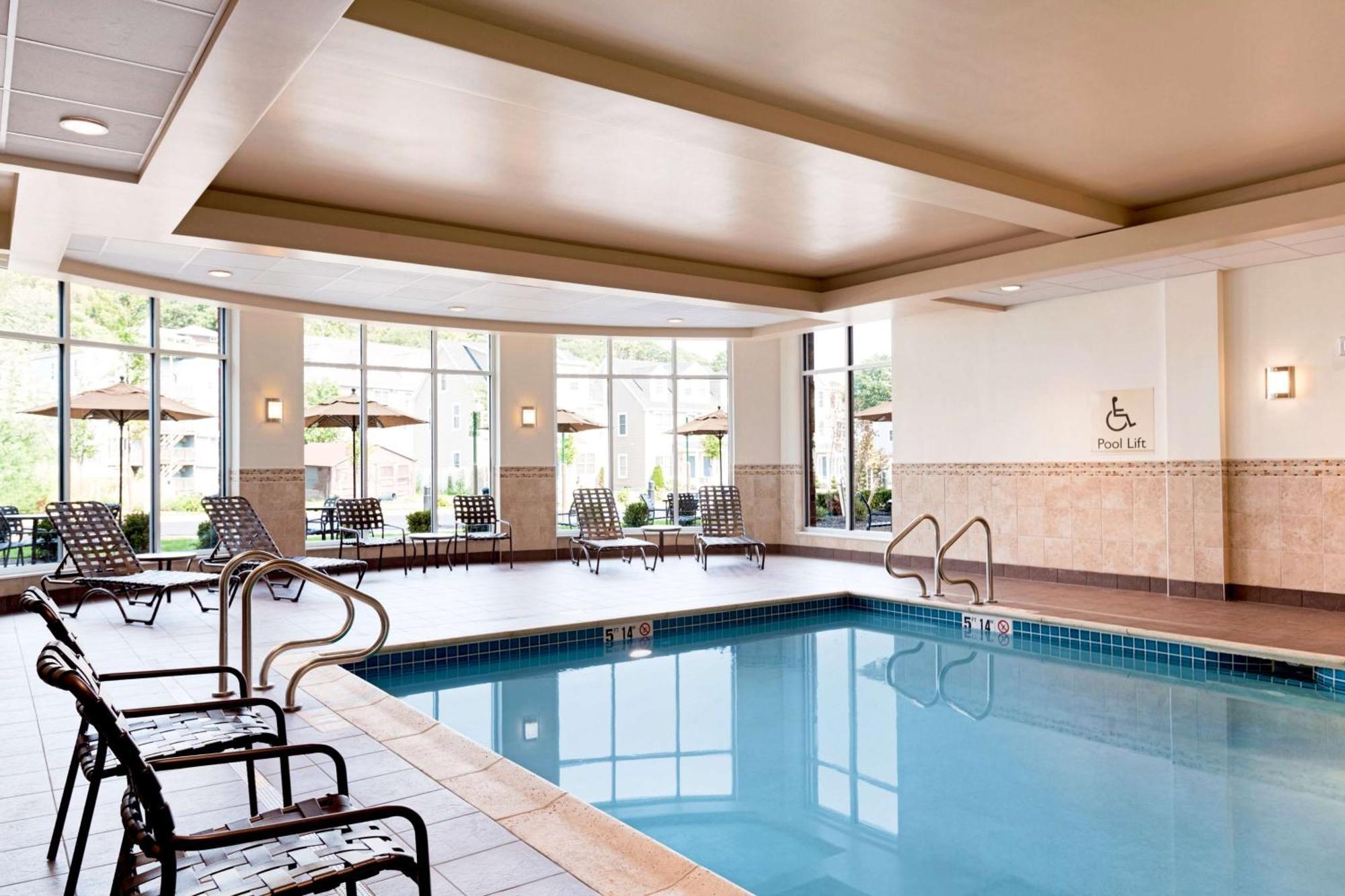 Hilton Garden Inn Boston Logan Airport Bagian luar foto