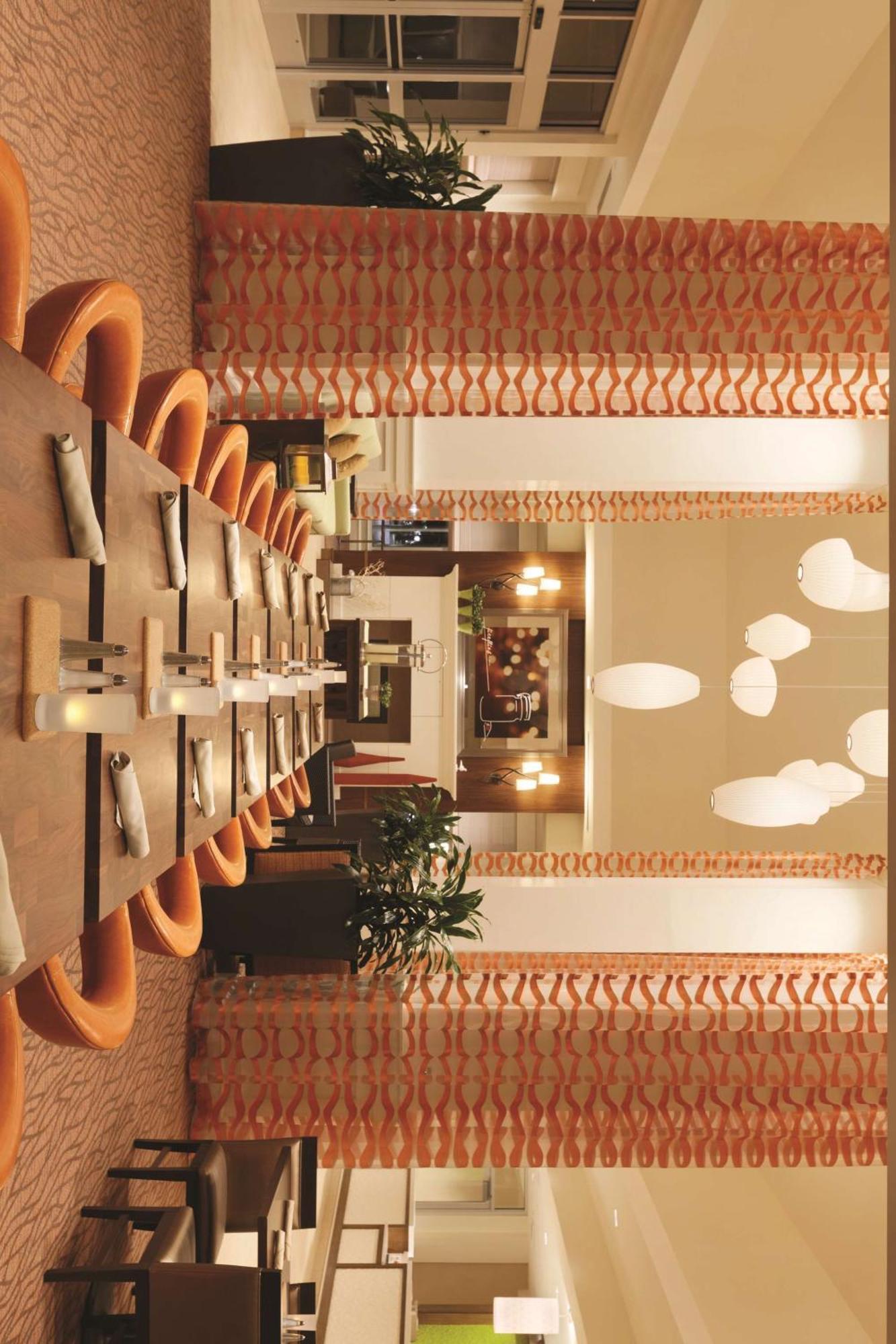 Hilton Garden Inn Boston Logan Airport Bagian luar foto